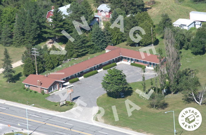 Hollywoods Motel (Mel-E-De Motel) - 2003 Aerial Photo